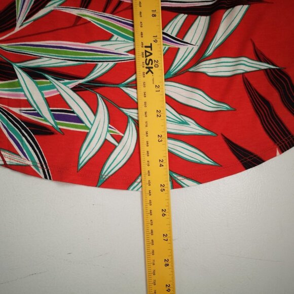 Cable & Gauge Ladies Size Small Red with Leaf Pattern Round Neck Top - Picture 9 of 9